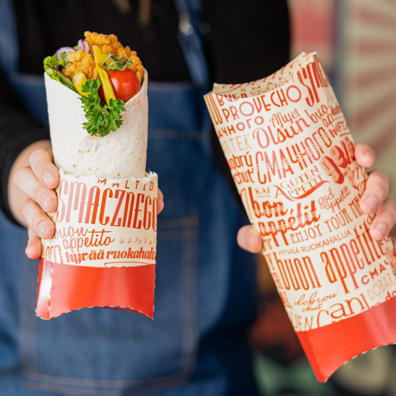 caja para wrap en las manos